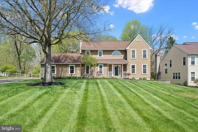 13 Deer Path Ln, Newark