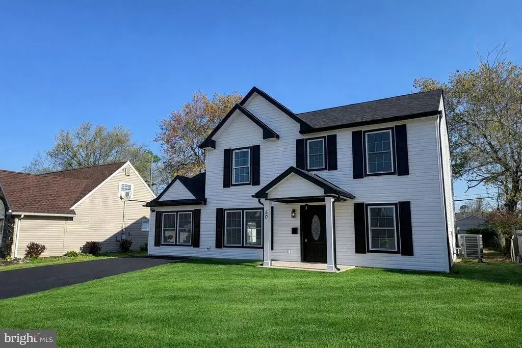 50 Micahill Rd, LEVITTOWN