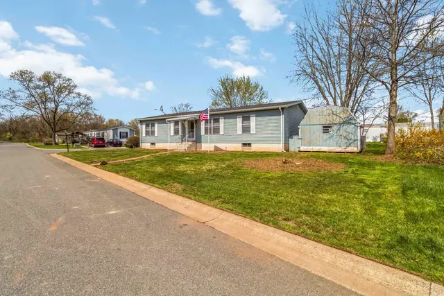 2 Rose Ave, Middletown
