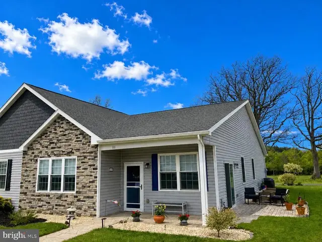 111 Candlewick Ct, Frostburg