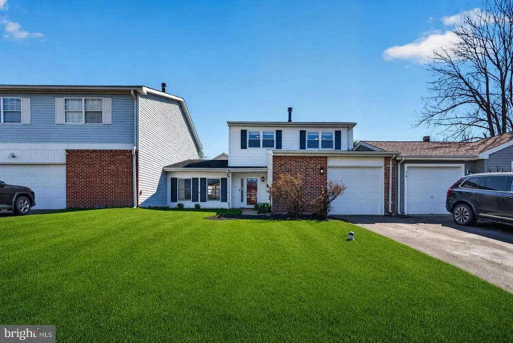 329 Canterbury Ct, NEWTOWN