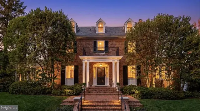 3609 Edmunds St Nw, Washington