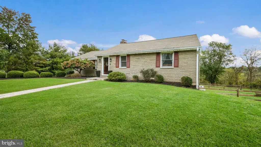 1110 Mill Rd, HATFIELD