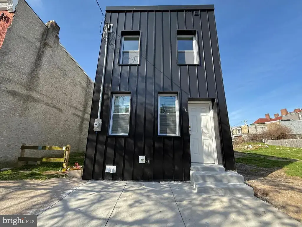 2058 E Auburn St, PHILADELPHIA
