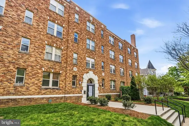 1831 2nd St Ne #207, Washington