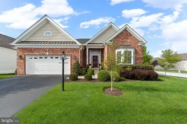 818 Woods End Ct, Collegeville