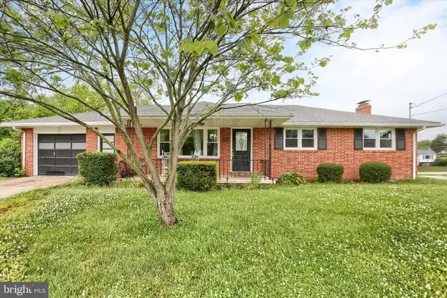 2490 Cedar Rd, York