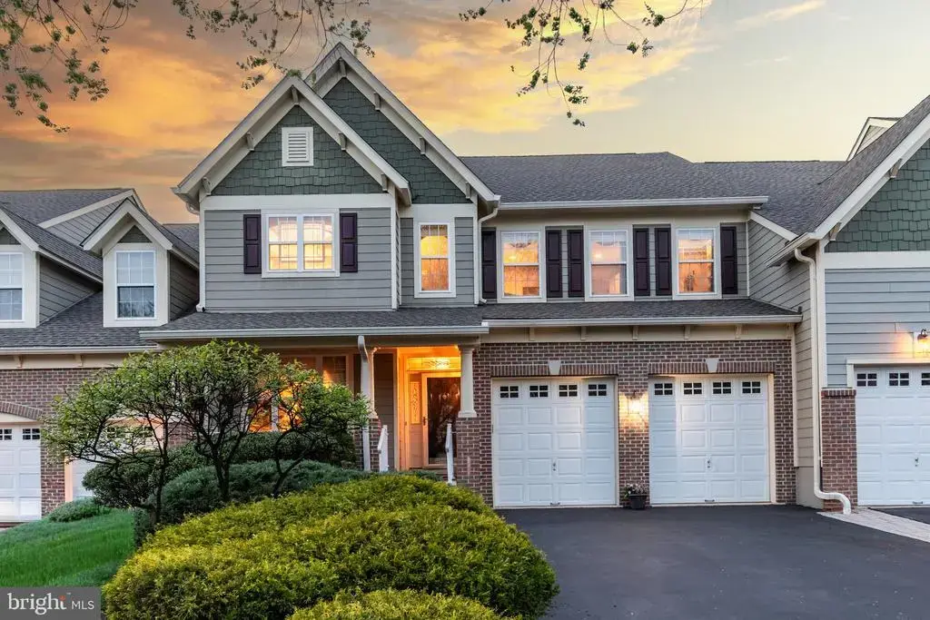 301 Holcombe Way, LAMBERTVILLE