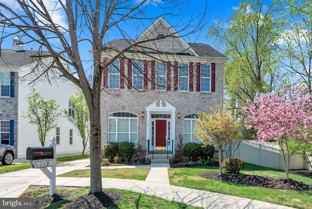 119 Mulberry Ct, Edgewater