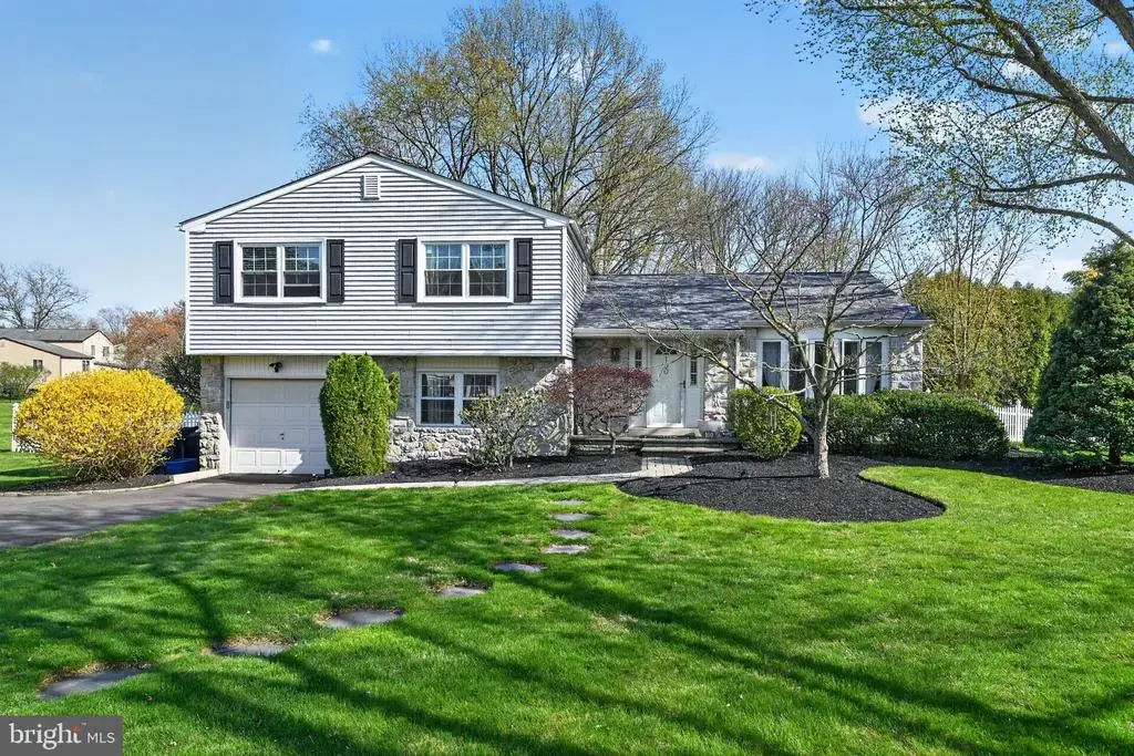 100 Michael Rd, SOUTHAMPTON