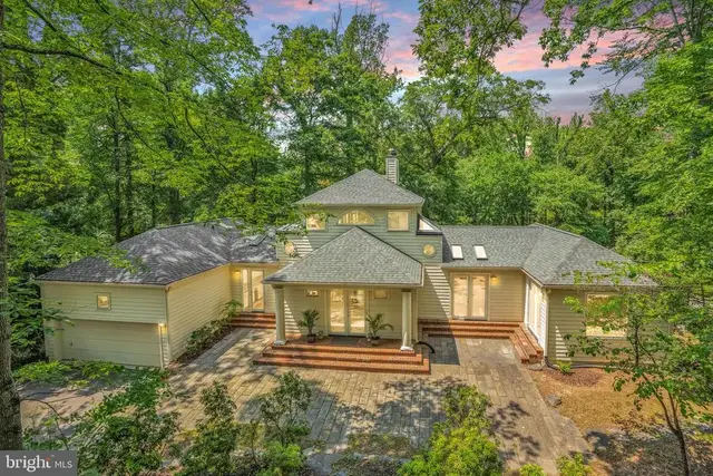 926 Saigon Rd, Mclean