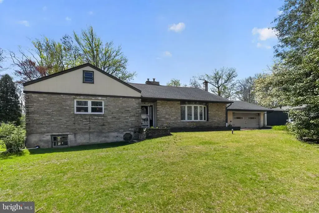 871 Roberts Rd, BENSALEM