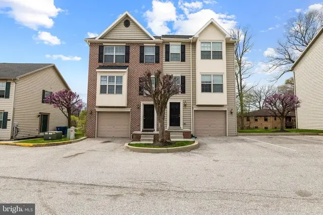 8 Shady Tree Ct, York