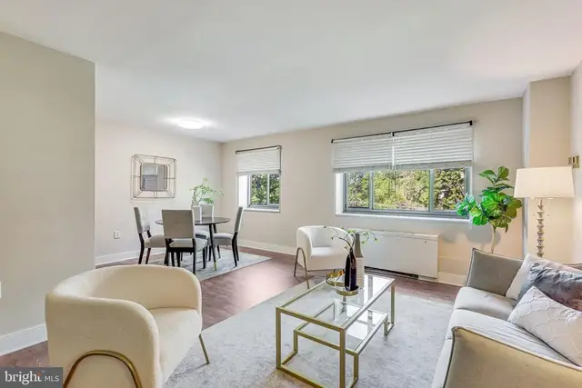 1200 S Arlington Ridge Rd #305, Arlington