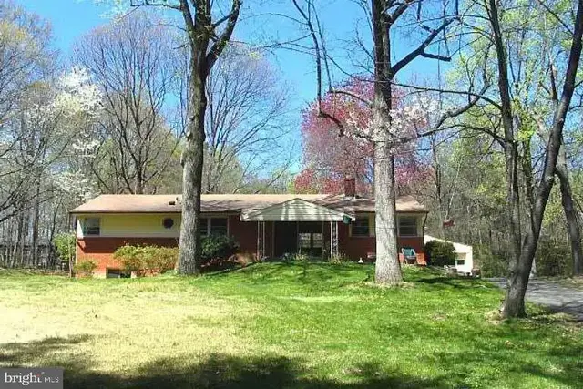 5440 Summit St, Centreville