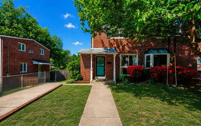 116 E Taylor Run Pkwy, Alexandria