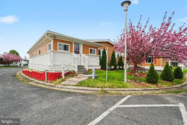 2 Raspberry Ct, Middle River