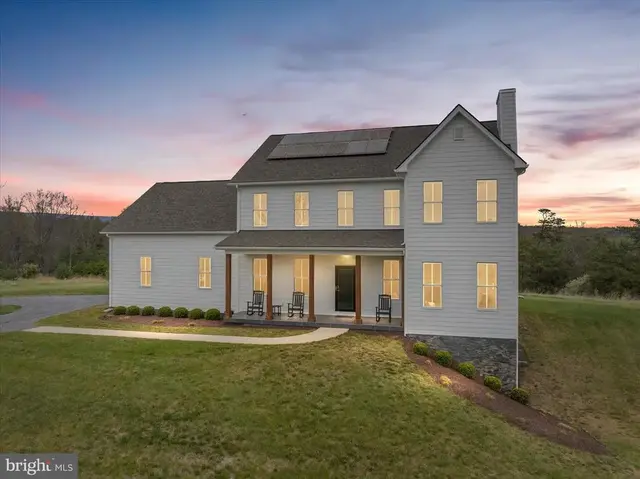 230 Conifer Ln, Winchester