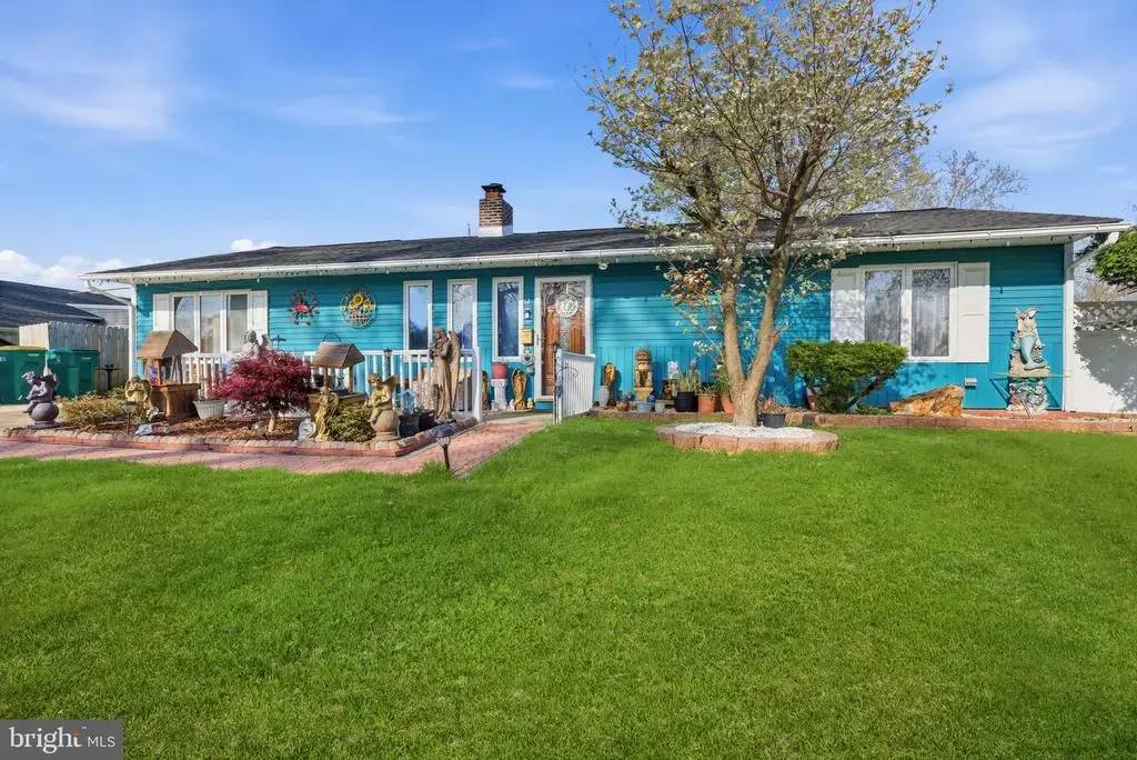 12 Gridiron Rd, LEVITTOWN
