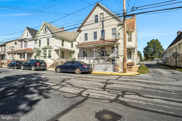 125 E Emaus St, Middletown