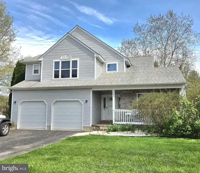 207 Cobblefield Ct E, Newark