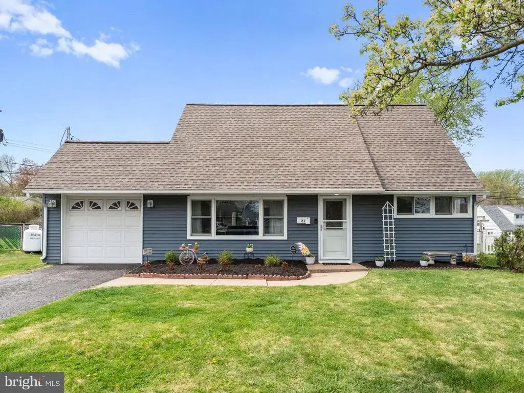 21 Viewpoint, LEVITTOWN
