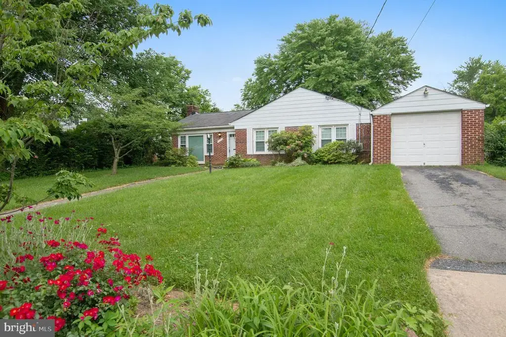 9702 Bellevue Dr, BETHESDA