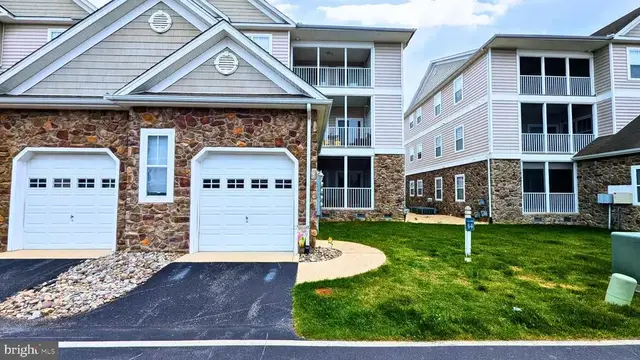 4401d Summer Brook Way #4401d, Milford