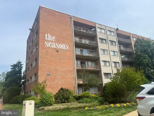 5851 Quantrell Ave #406, Alexandria