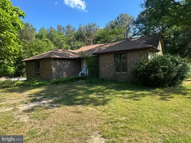 17784 S Yellowood Dr, Lincoln