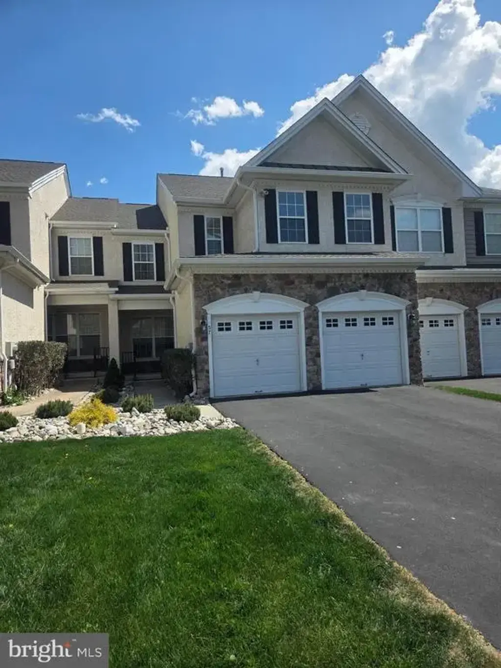 57 Brecknock Ct, NEWTOWN