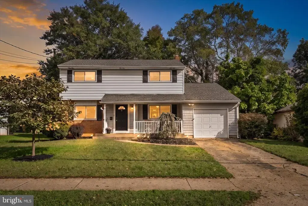 28 Walt Whitman Way, HAMILTON