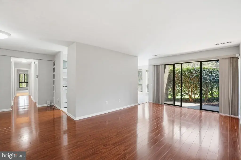 11228 Chestnut Grove Sq #132, RESTON