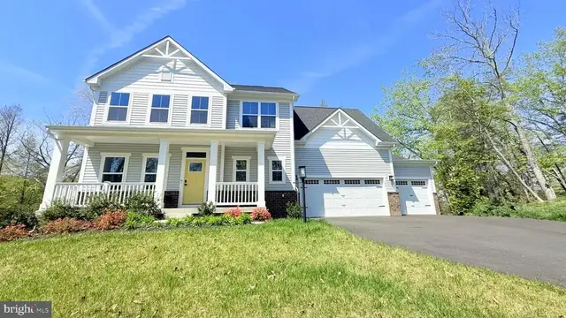 103 Lake Bluff Ct, Fredericksburg