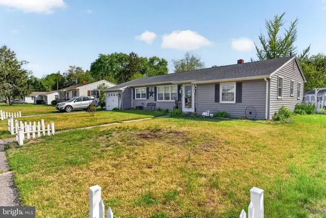 731 W Ivy Dr, Seaford