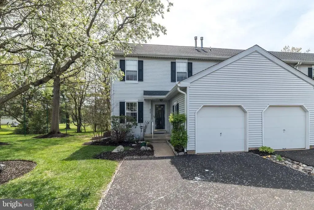 808 Putter Ct, WARRINGTON