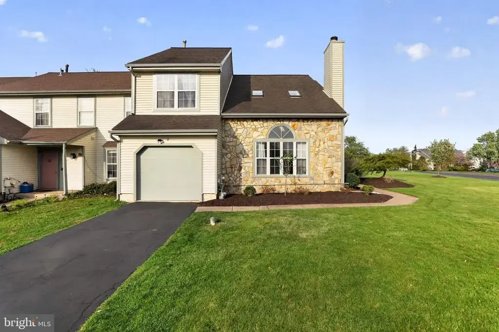 6 Aspen Ct, NEWTOWN