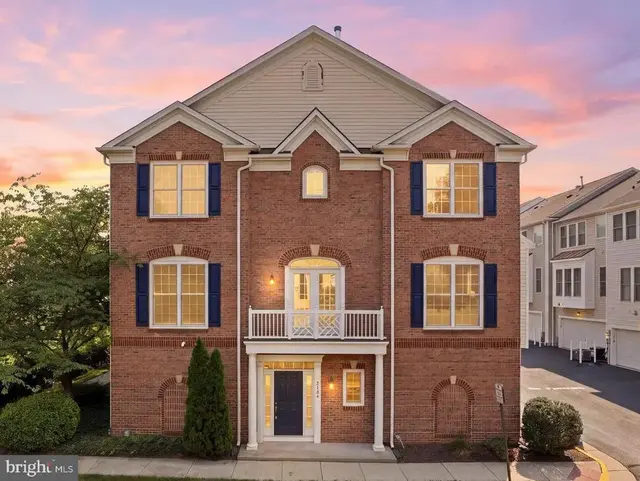 2409 Huntington Park Dr, Alexandria