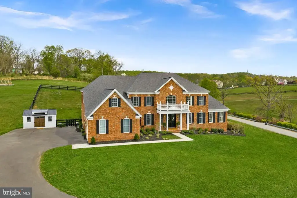 15064 Barlow Dr, WATERFORD