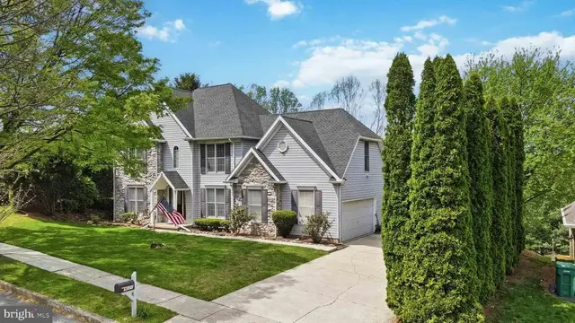 1221 Jill Dr, Hummelstown