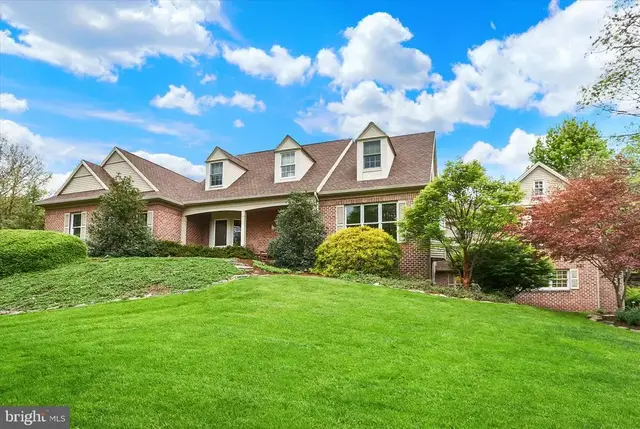 126 Foxfire Ln, Lewisberry