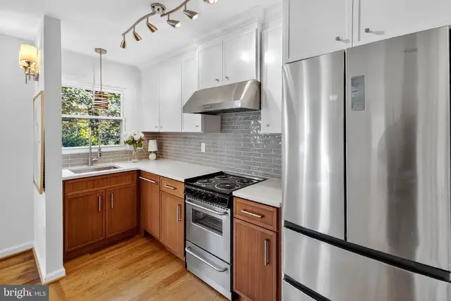 20-f Hillside Rd, Greenbelt