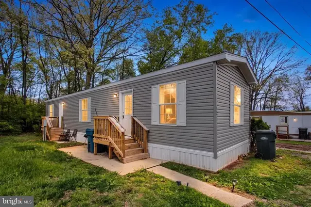 12 Mobile Dr, Thomasville