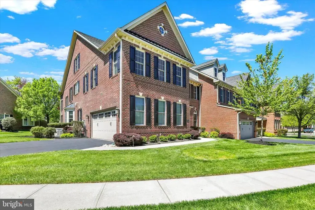 86 Rittenhouse Cir, NEWTOWN