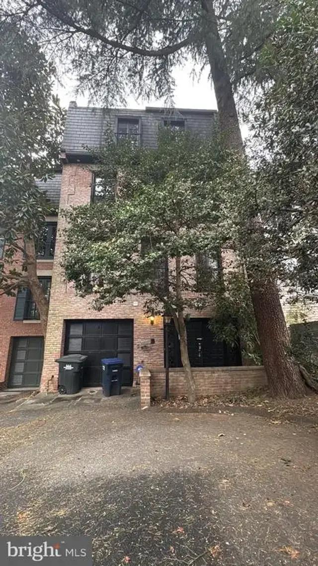 2142 Cathedral Ave Nw, Washington