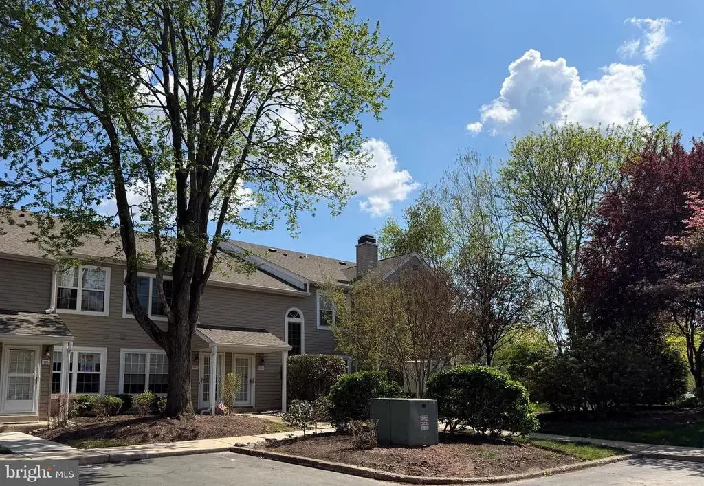 16012 Beacon Hill Dr, SOUTHAMPTON