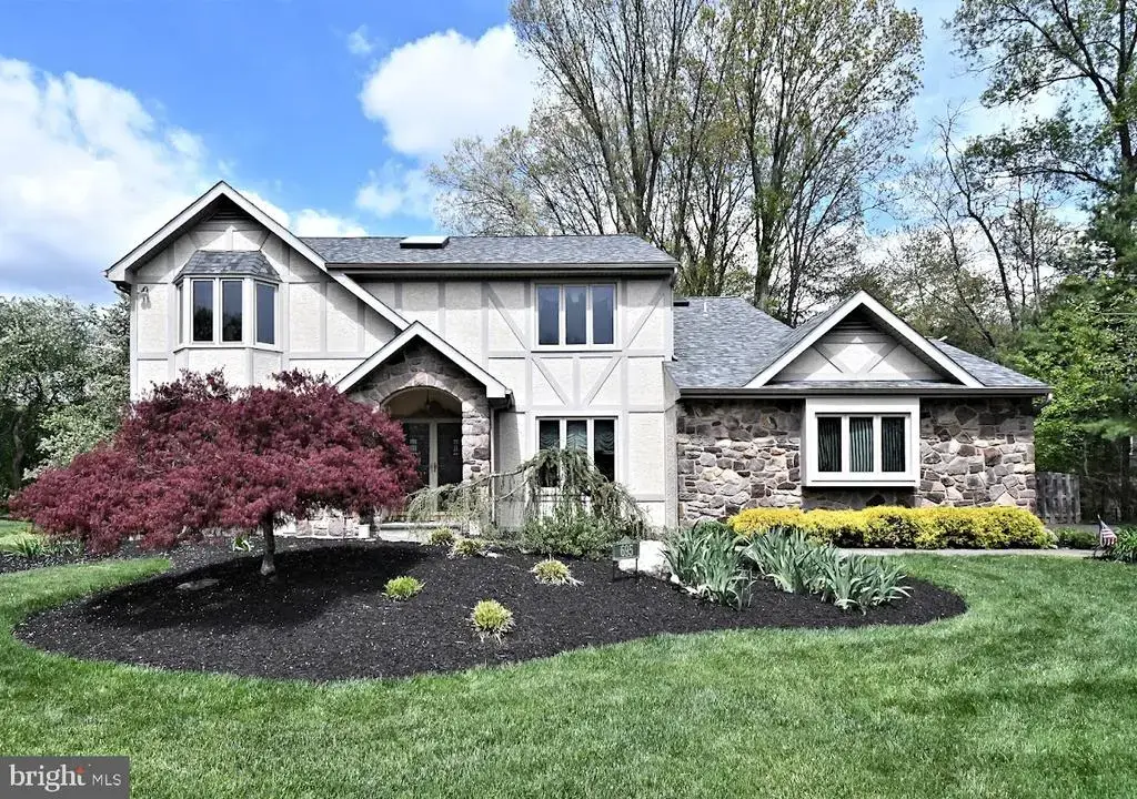 695 Friar Dr, YARDLEY