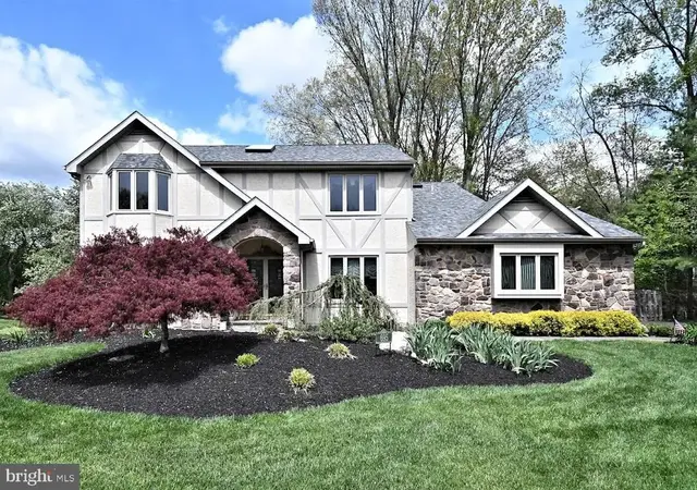 695 Friar Dr, Yardley