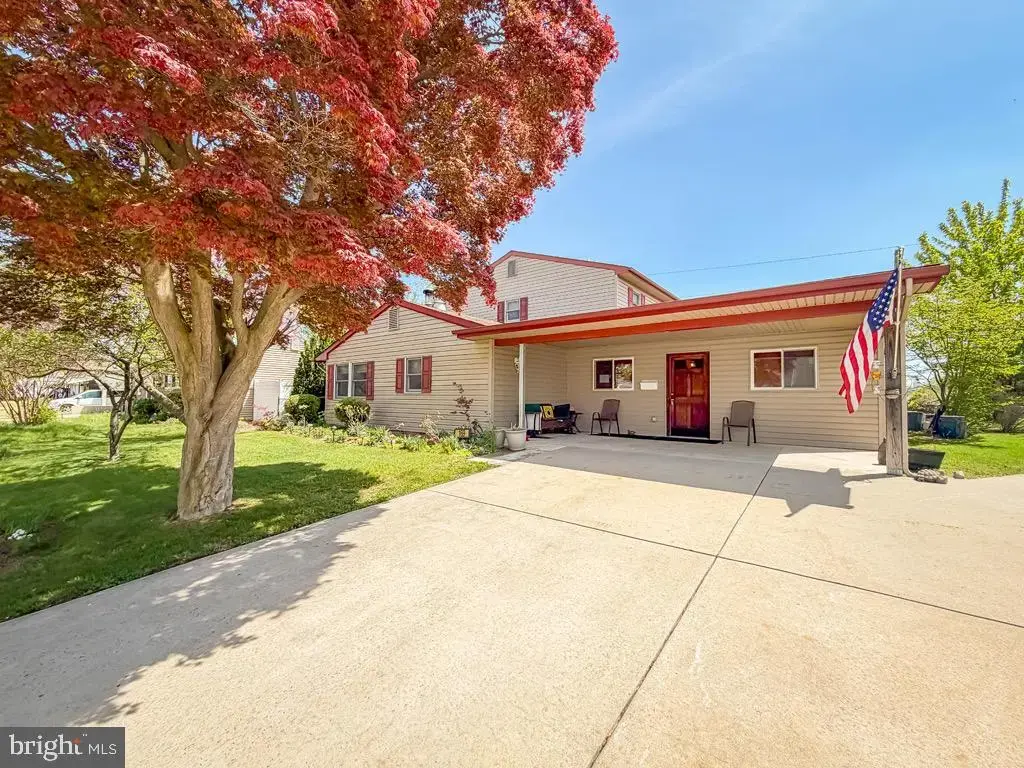169 Crabtree Dr, LEVITTOWN