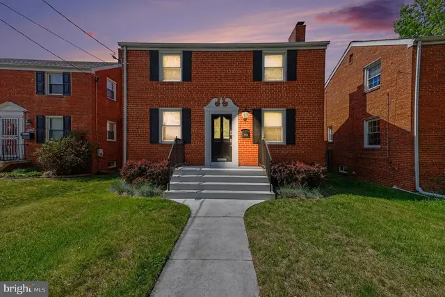 4504 20th St Ne, Washington